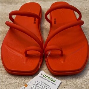 CROCS Women's Bright Orange Loop Sandals